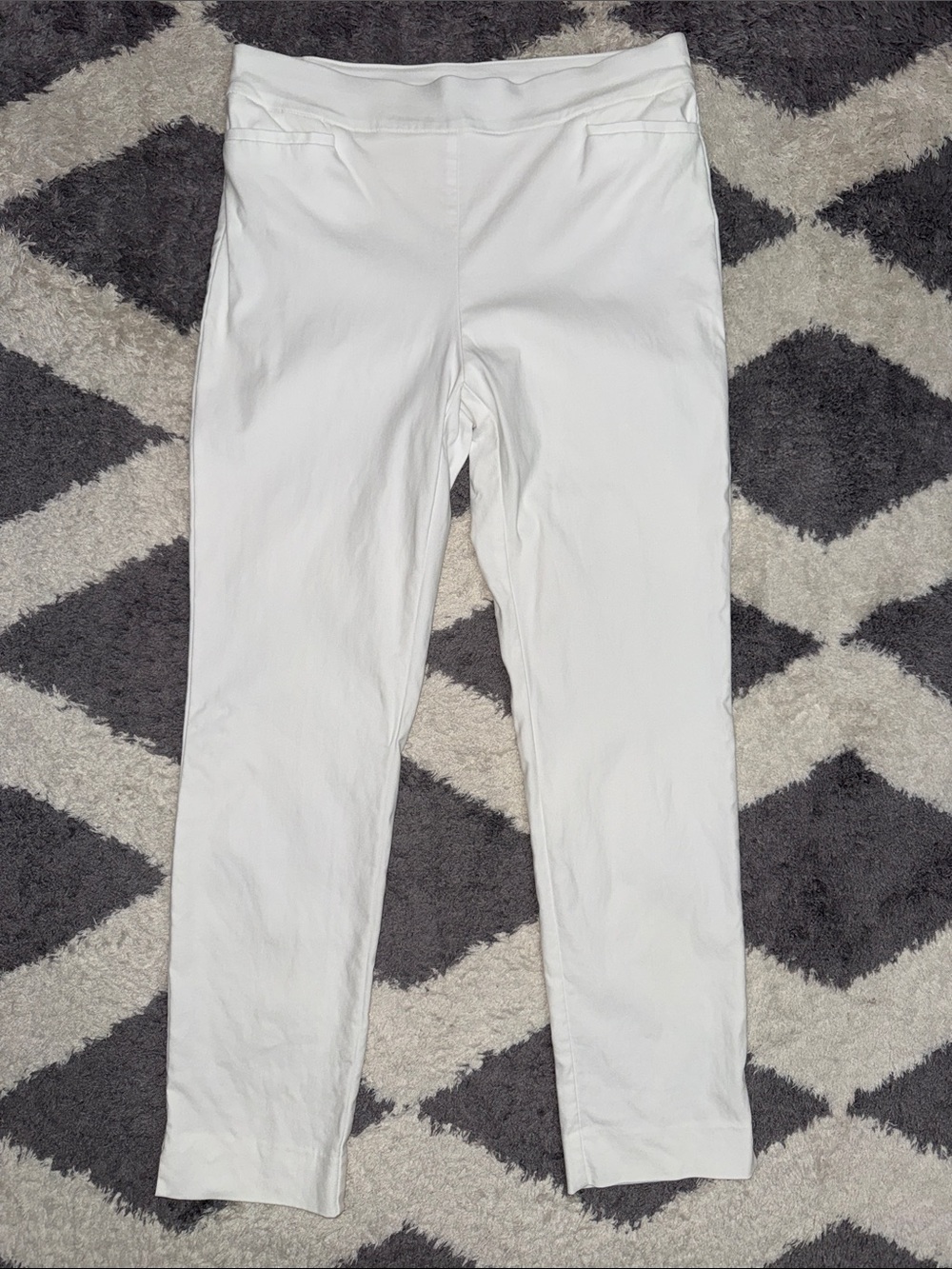 Chico’s So Slimming Brigitte slim straight leg pull on ankle size 1R (or 8R)